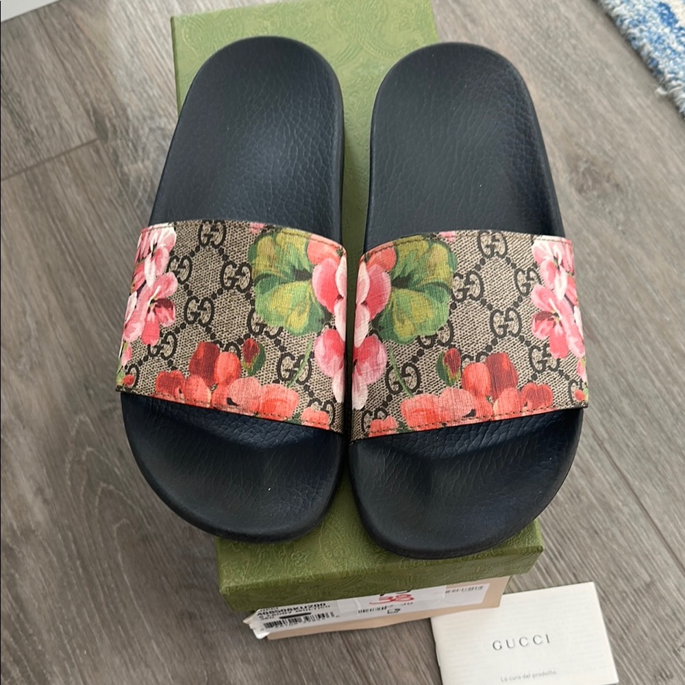 Gucci Black and Pink Sandals with Floral Design